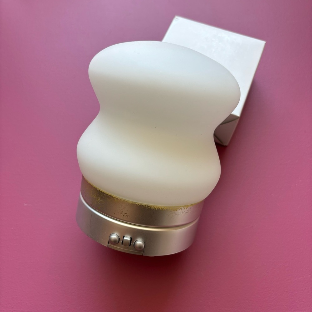 Leonardo LED light with charger
